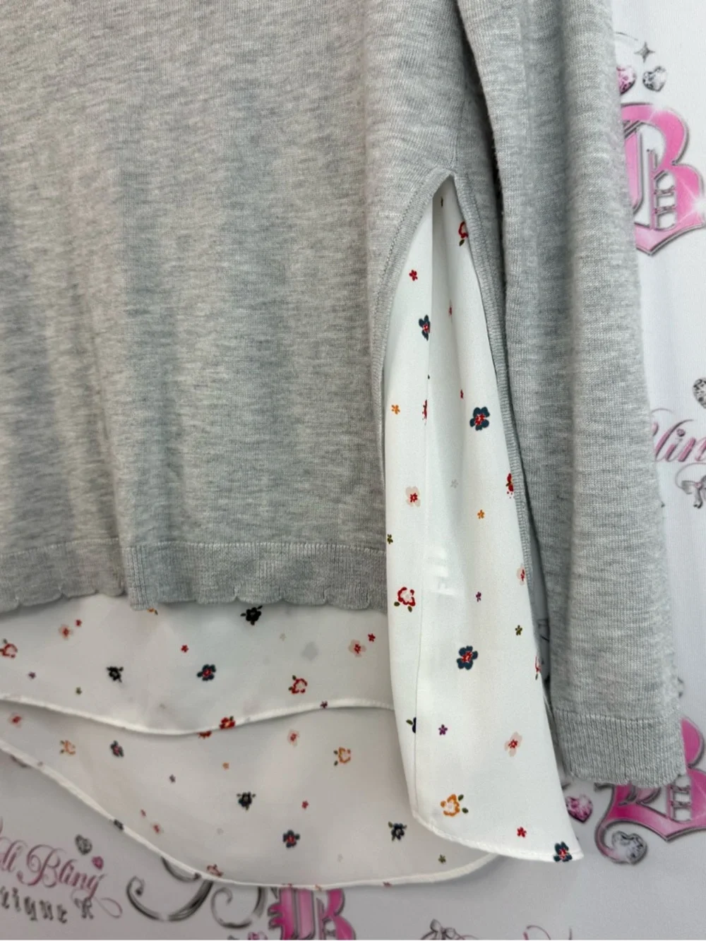 RW&CO. Long sleeve floral sweater V‑Neck Sweater Tunic with White Floral Back - Picture 4 of 10